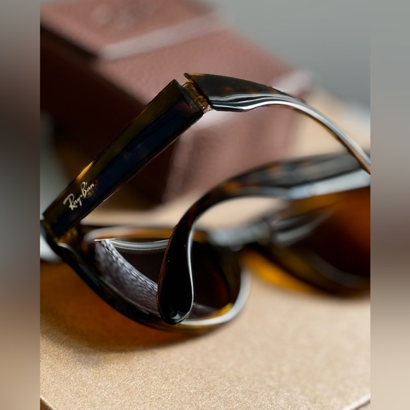 Rayban WAYFARER SUNGLASSES FOLDING CLASSIC
Light Havana Brown Classic G-15 - Picture 12 of 16